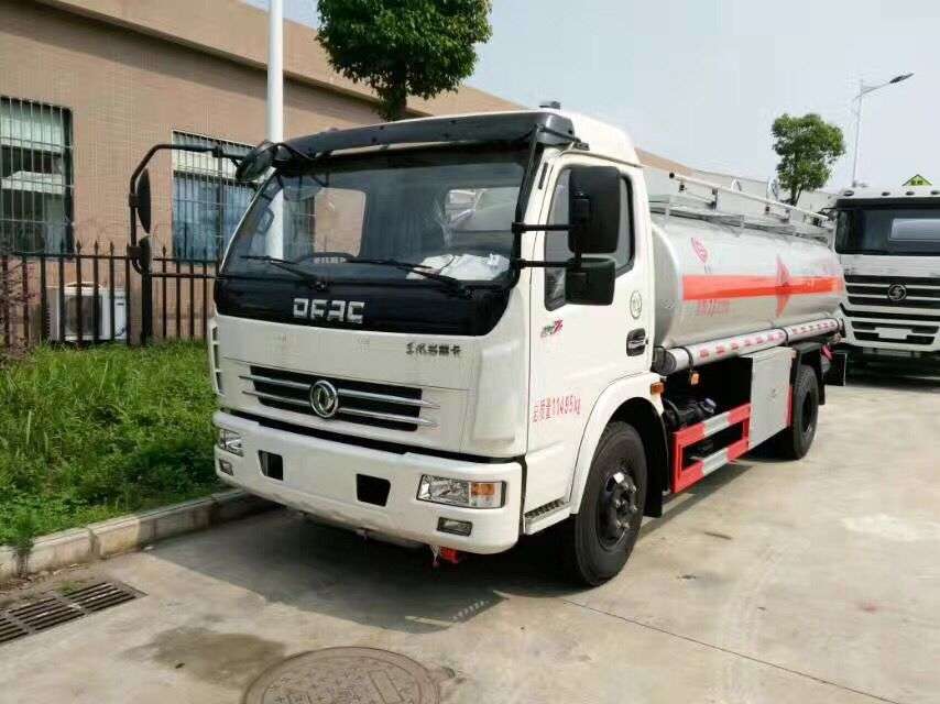 東風多利卡8-10噸加油車