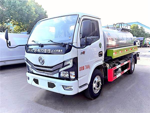 東風多利卡D6新款灑水車