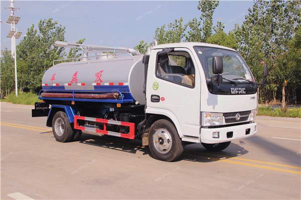 東風5方吸糞車
