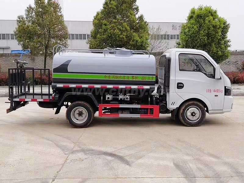 東風(fēng)途逸藍(lán)牌灑水車