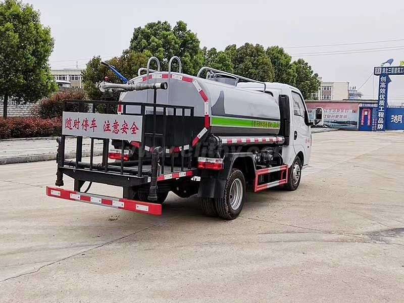 東風(fēng)途逸藍(lán)牌灑水車