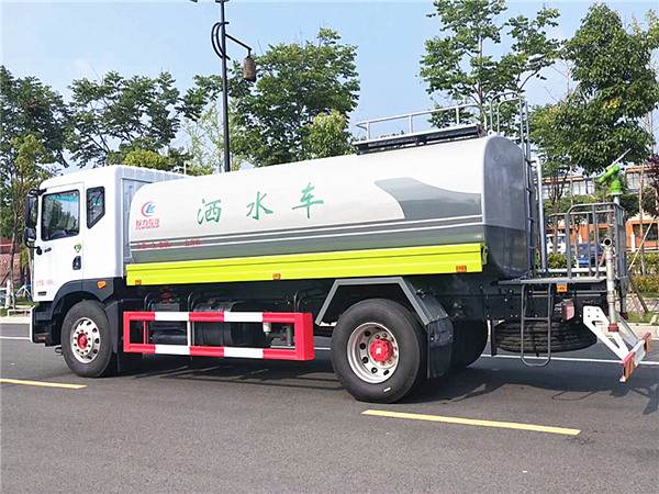 新款東風多利卡D9灑水車