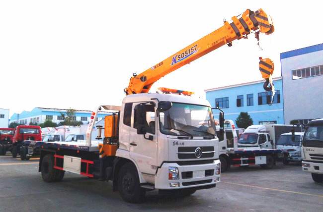 東風(fēng)天錦平板帶吊清障車