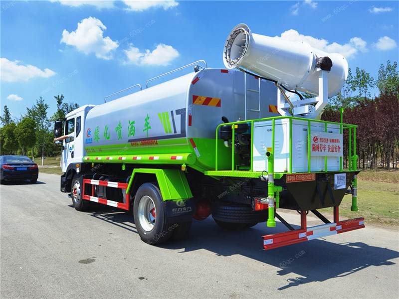 霧炮車廠家助力國家環(huán)保建設(shè)，國外局勢任然緊張！