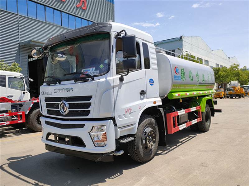 山西地區(qū)高品質(zhì)灑水車，12噸東風(fēng)D3灑水車等待交付